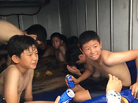 트럭 얼음탕에 들어갔어요..