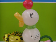 따스한 봄날 엄마닭과 아기..