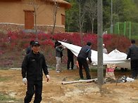 철쭉제 준비에 여념이 없는..