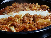 닭갈비 먹네요