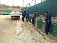 20130224 코트배수구 흙치..