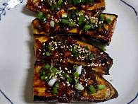 가지요리와 콩단백& 김치만..