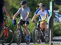 레호보스 비치 공원서 자전..