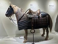 8년의 여정, 발굴(1027..