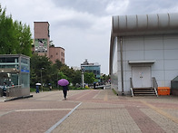 우중에도 홍대거리 걷기에..