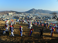 옹성당산제밎 연날리기
