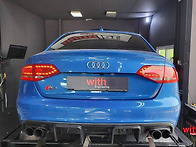 아우디 S4 3.0 TFSI 슈..