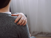 “이유 없이 쑤시..