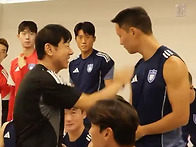 [단독] 악수한 뒤..