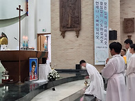 성 가롤로 아쿠티스 성인 ..