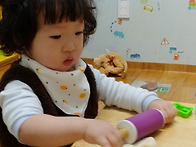 도윤이의 반죽놀이 삼매경..