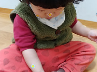 스티커를 붙이며~~