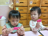 딸기반의 놀이모습이에요^..