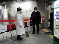 거리정화 작업 강남정철역..