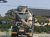 노느니 움직이려고