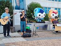 김근수시인 여수 엑스포역에서 버스킹 시낭..