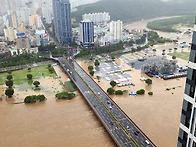 호우경보속 울산태화강은 ..