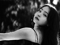 노이즈 속 여인...