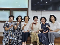 성당청소 후 여유로운 커피..
