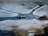 겨울 대청호 어부