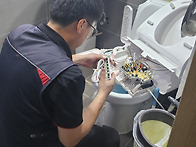 실내 화장실 비데 수리 완..