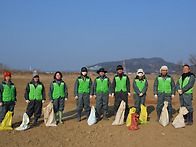 두루미 및 철새 먹이주기 ..