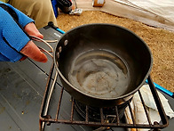 산속에서 술이 모자랄 때 ..