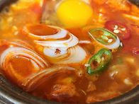 얼큰하고 중독성 있는 맛 ..