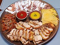 탱글탱글한 문어 에 수육한..