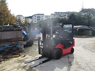 니찌유 2.5톤 전동 지게차..