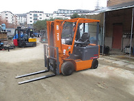 TCM 2톤 전동 지게차 7시..