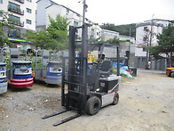 닛산 1.8톤 전동 지게차 ..