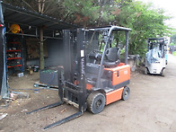 토요타 1.5톤 전동 지게차..