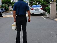 출근길뒷모습