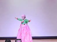 행사장 에서 한컷