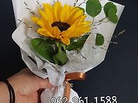 한송이 해바라기 꽃다발로..