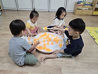 탁구공으로 놀아요..