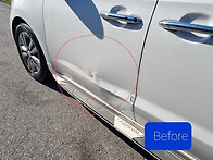 심하게 부서진 차량 부품 ..