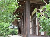 골짜기에 작은 암자