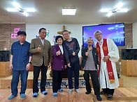 부활주일예배후 성도님과 ..