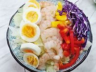 샐러드 한접시로 점심식사