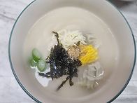 뜨끈한 떡만두국