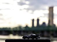 손주 장남감 들고 한강 나..