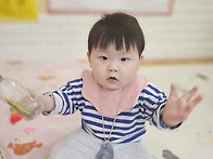 계란판에 에그 마라카스가..