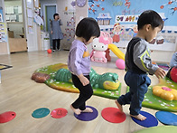 추운날은 에어바운스에서 ..