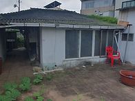 본체 약 25평 창고3 동 지붕에 모두 석면 ..