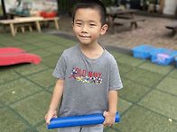 맑은 하늘 아래 ..