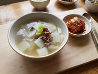 국물이 바로 시원하고 담백..