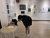 오소리 작가전을 ..