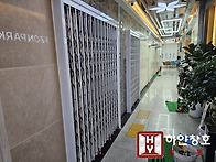 엘리베이터 입구 자바라방..